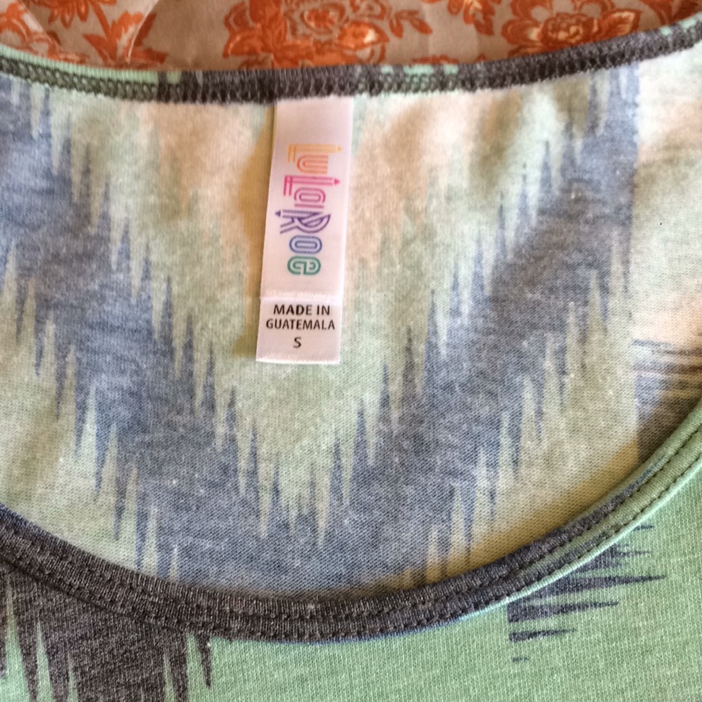 Lularoe Perfect Tee - Picture 2 of 4